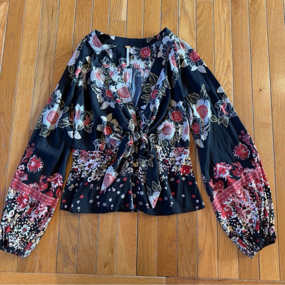 Free People Run Free V-Neck Tie Button Front Blouse Shirt Floral Print Sz Small